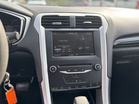Used 2015 Ford Fusion SE image 11