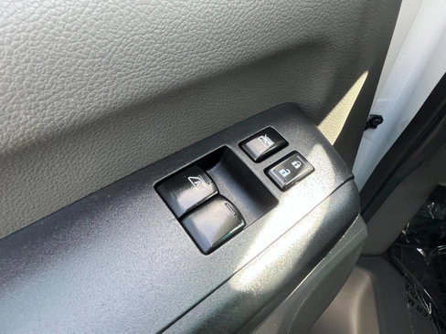 Used 2021 Nissan NV 2500 S image 21