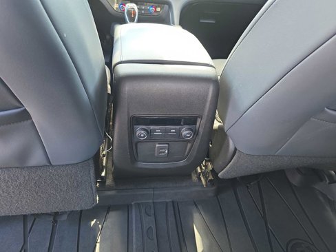 Used 2019 Buick Enclave Essence image 24