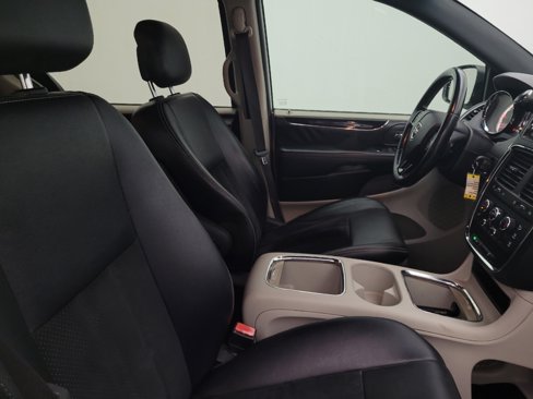 Used 2017 Dodge Grand Caravan SXT image 21