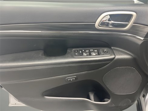Used 2020 Jeep Grand Cherokee Limited image 22