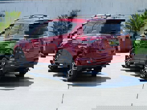Used 2018 Toyota RAV4 LE image 7