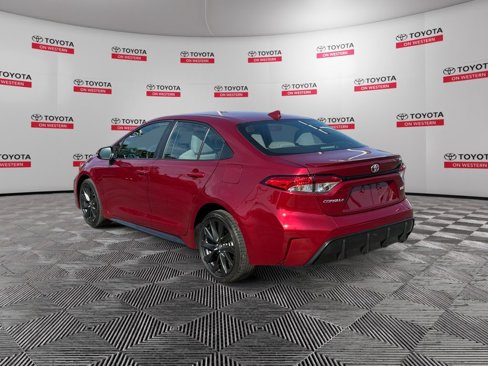 Used 2024 Toyota Corolla SE image 3