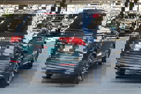 Used 2019 Volkswagen Tiguan SE w/ Panoramic Sunroof Package image 6