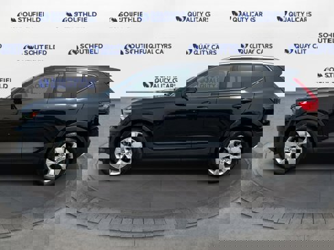 Used 2021 Volvo XC40 T5 Momentum image 3