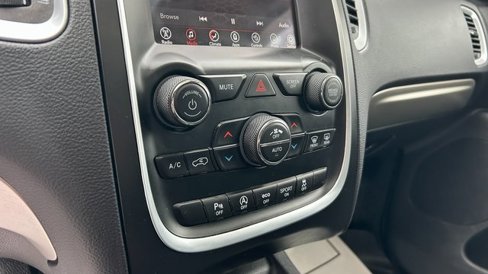 Used 2020 Dodge Durango SXT image 40