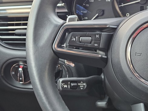 Used 2024 Porsche Macan image 36