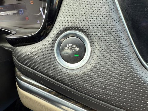 Used 2017 Cadillac XT5 FWD image 17