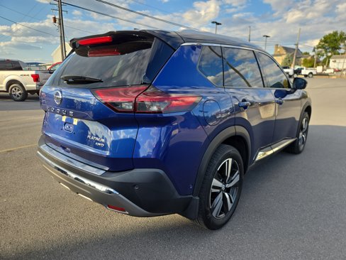Used 2021 Nissan Rogue Platinum image 3