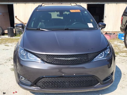 Used 2018 Chrysler Pacifica Limited w/ S Appearance Package image 2