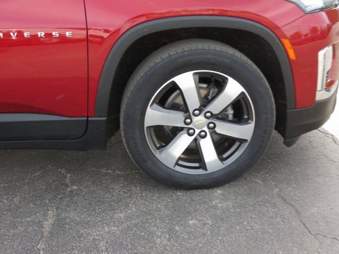 Used 2022 Chevrolet Traverse LT w/ LT Premium Package image 12