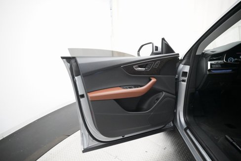 Used 2022 Audi Q8 Premium image 29
