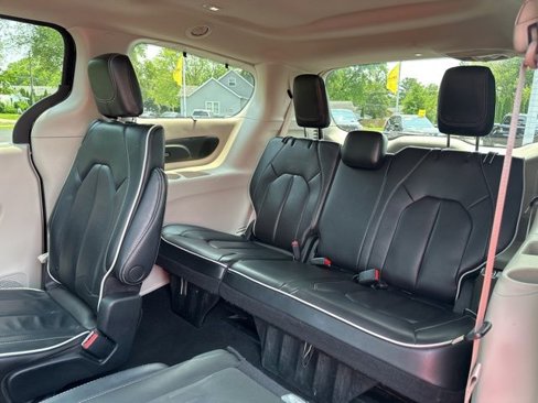 Used 2023 Chrysler Pacifica Limited image 28