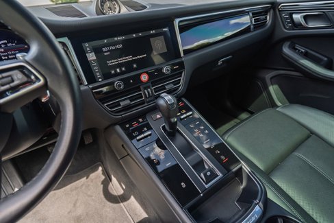 Certified 2023 Porsche Macan image 30