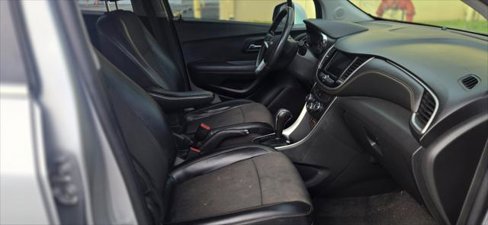 Used 2020 Chevrolet Trax LT w/ LT Convenience Package image 14