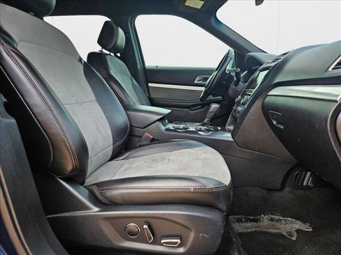 Used 2017 Ford Explorer XLT w/ Equipment Group 202A image 22