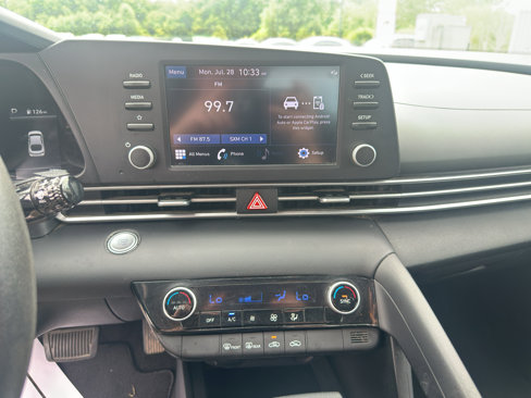 Used 2023 Hyundai Elantra SEL image 12