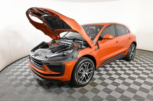 Certified 2022 Porsche Macan image 35