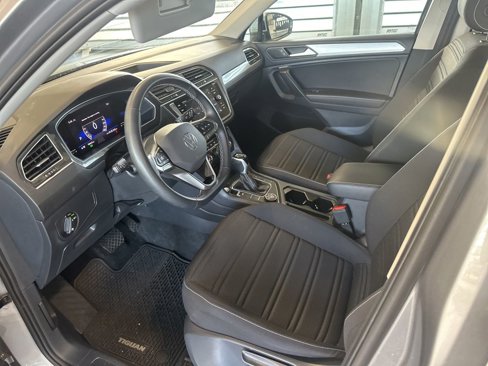 Used 2024 Volkswagen Tiguan S image 9