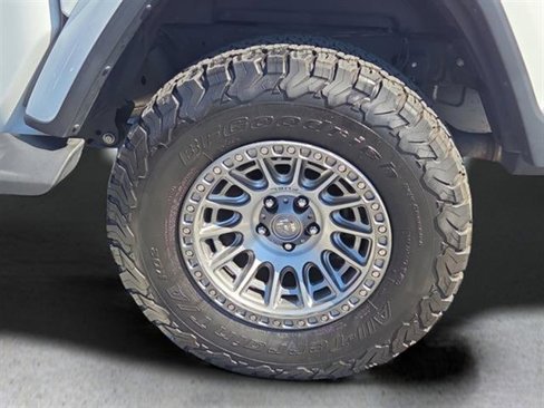 Used 2020 Jeep Gladiator Overland image 4