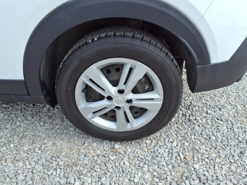 Used 2020 Nissan Kicks S image 34