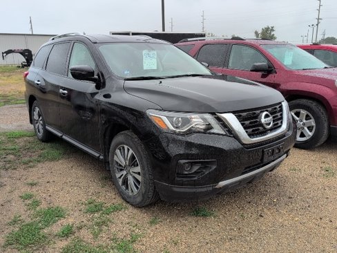 Used 2019 Nissan Pathfinder S image 2