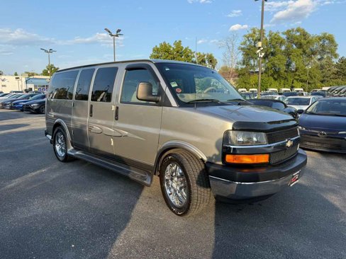 Used 2003 Chevrolet Express 1500 AWD w/ Preferred Equipment Group 4 image 4