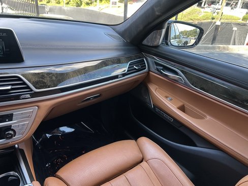 Used 2017 BMW 740e xDrive image 37