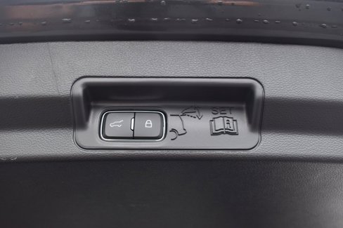 Used 2022 Ford Explorer XLT w/ Equipment Group 202A image 6