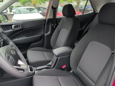New 2025 Hyundai Venue SE image 9