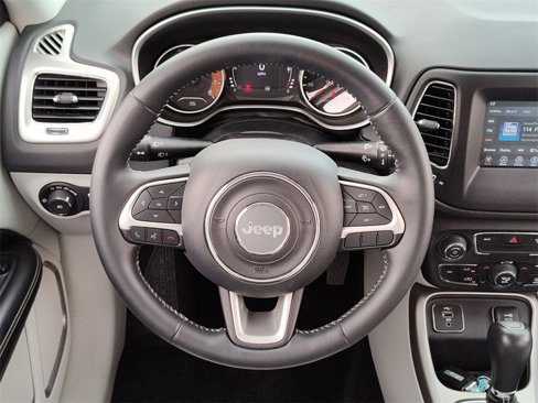 Used 2019 Jeep Compass Latitude image 28