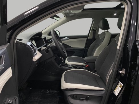 New 2025 Volkswagen Taos SE image 11