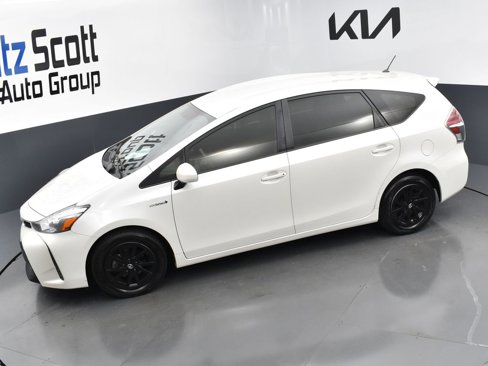 Used 2017 Toyota Prius V Two image 19