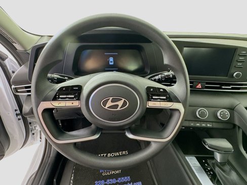 Certified 2025 Hyundai Elantra SE image 11