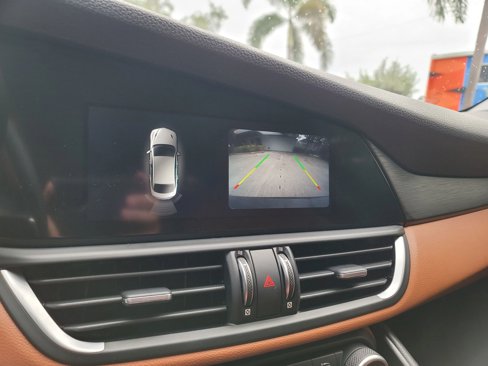 Used 2018 Alfa Romeo Giulia AWD image 14
