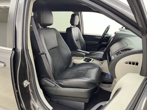 Used 2019 Dodge Grand Caravan SXT image 11