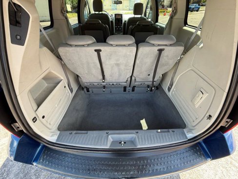 Used 2010 Dodge Grand Caravan SXT image 14