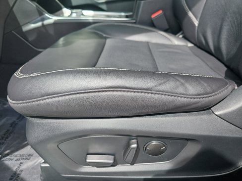 Used 2023 Ford Explorer Limited w/ Limited Technology Package image 31
