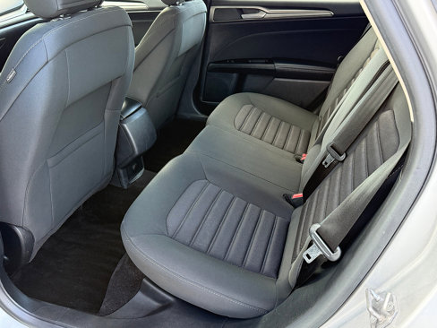 Used 2017 Ford Fusion SE image 31