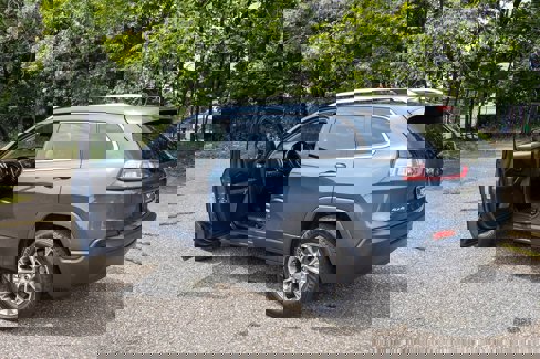 Used 2019 Jeep Cherokee Latitude Plus w/ Cold Weather Group image 7