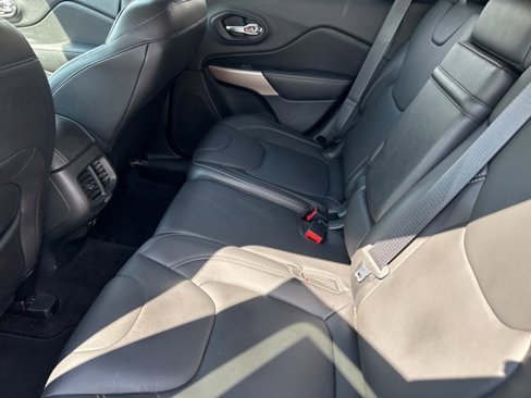 Used 2018 Jeep Cherokee Limited w/ Technology Group image 10