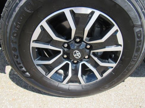 Used 2023 Toyota Tacoma 4x4 Double Cab image 11