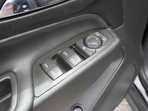 Used 2023 Chevrolet Equinox LT image 38