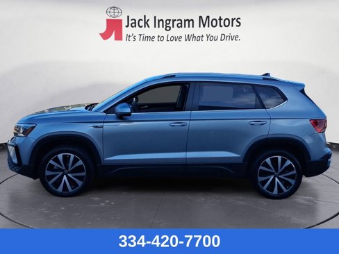 Certified 2024 Volkswagen Taos SE image 2