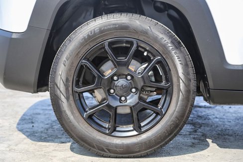 Certified 2020 Jeep Renegade Altitude image 12