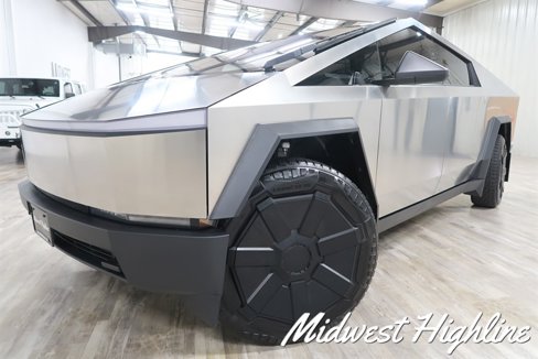 Used 2025 Tesla Cybertruck AWD Crew Cab image 2