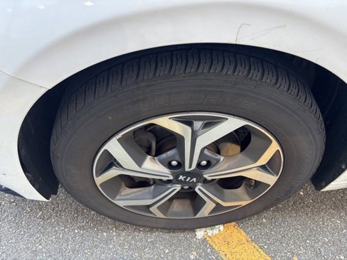 Certified 2021 Kia Forte LXS image 6
