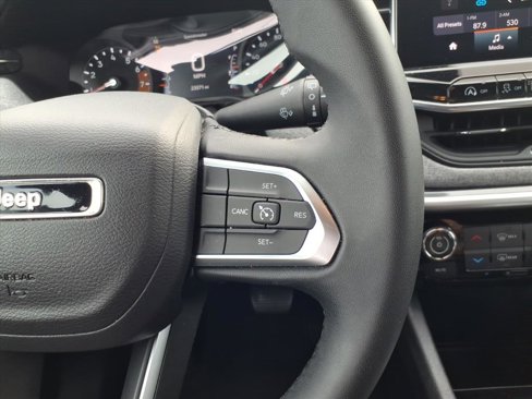 Used 2024 Jeep Compass Latitude image 15