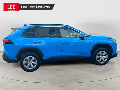 Used 2021 Toyota RAV4 LE image 6