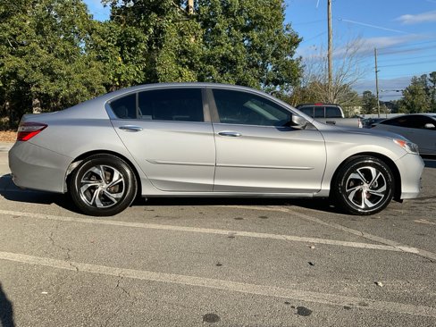Used 2017 Honda Accord LX image 4